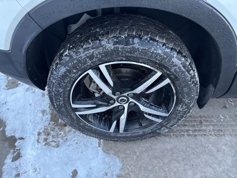 Used 2023 Volvo XC40 B5 Core w/ Protection Package Premier image 12