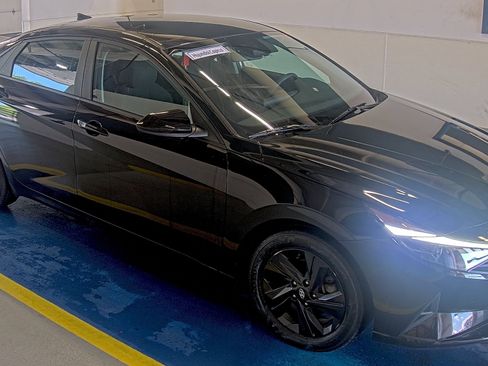 Used 2023 Hyundai Elantra SEL w/ Cargo Package FWD image 8