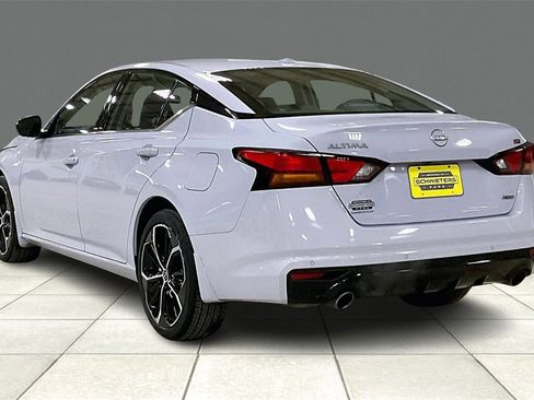 Used 2025 Nissan Altima 2.5 SR image 11