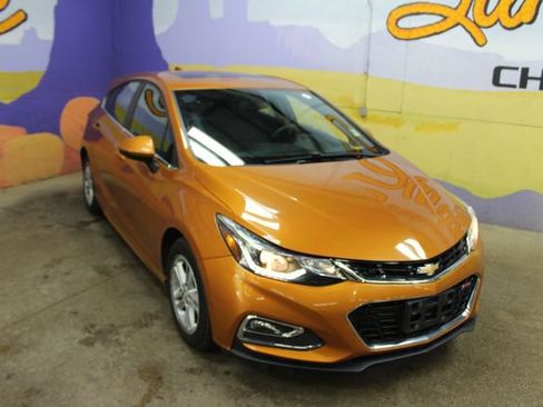 Used 2017 Chevrolet Cruze LT FWD image 2