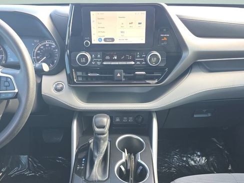 Used 2023 Toyota Highlander L FWD image 15