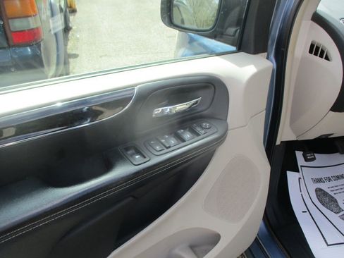 Used 2012 Chrysler Town & Country Touring-L w/ Entertainment Group #2 image 10