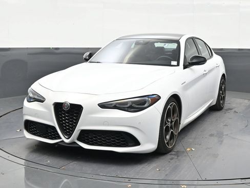 Used 2024 Alfa Romeo Giulia Veloce RWD image 8