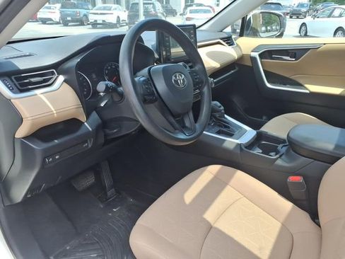 Used 2020 Toyota RAV4 XLE w/ Convenience Package FWD image 15