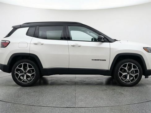 Used 2025 Jeep Compass Limited AWD/4WD image 11