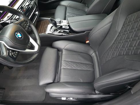 Used 2023 BMW 530e xDrive w/ Premium Package image 12