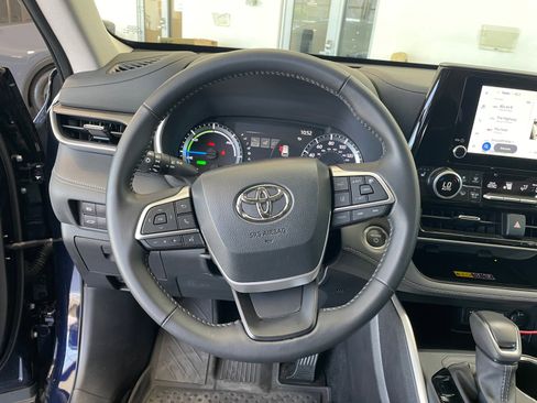 Used 2026 Toyota Highlander XLE AWD/4WD image 9