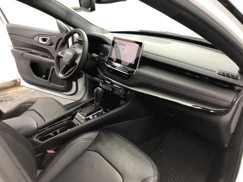 Used 2024 Jeep Compass Trailhawk w/ Trailhawk Elite Group image 15