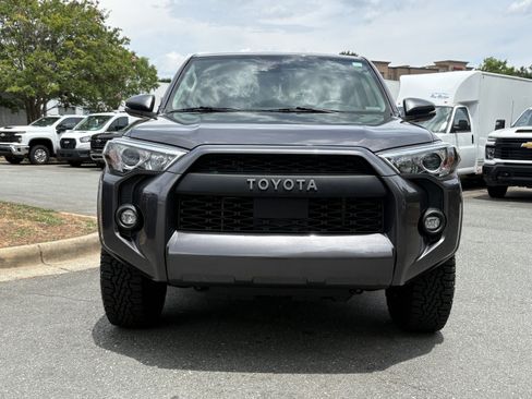 Used 2022 Toyota 4Runner SR5 Premium w/ Moonroof Package RWD image 7