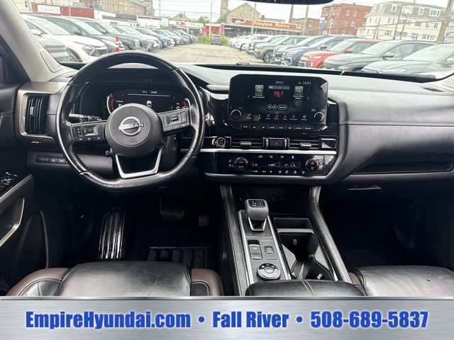 Used 2022 Nissan Pathfinder Platinum w/ Lighting Package (N92) AWD/4WD image 14