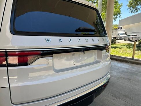 Used 2022 Jeep Wagoneer Series III RWD image 8