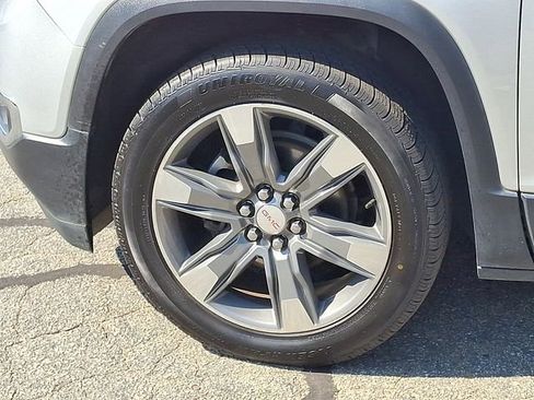 Used 2017 GMC Acadia SLT FWD image 29