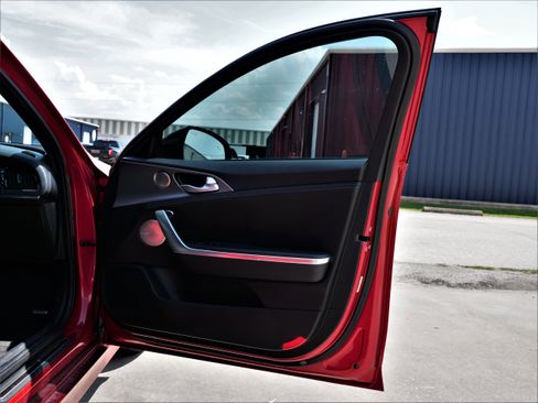 Used 2020 Kia Stinger GT1 image 14