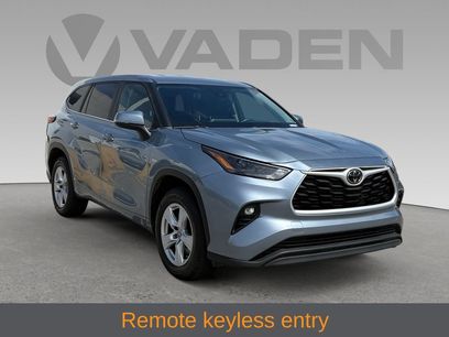 Used 2023 Toyota Highlander LE