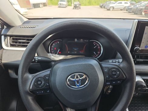 Used 2023 Toyota RAV4 LE AWD/4WD image 17