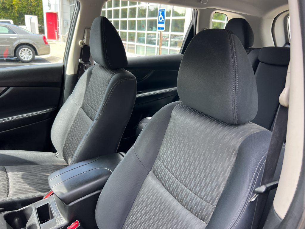 Used 2017 Nissan Rogue S FWD image 9