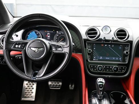 Used 2020 Bentley Bentayga image 11
