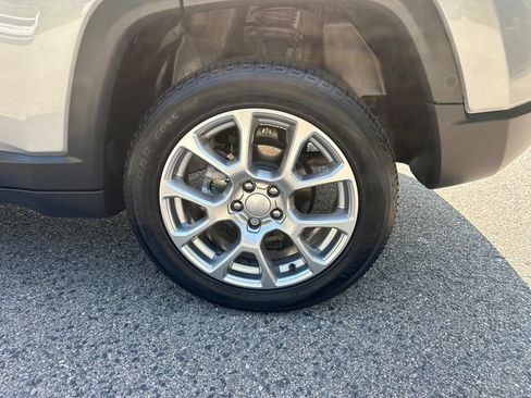 Used 2023 Jeep Compass Latitude AWD/4WD image 15