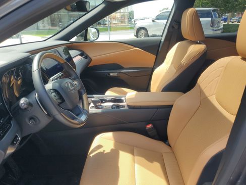 Used 2025 Lexus RX 350 Premium w/ Accessory Package (Z1) FWD image 19