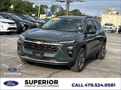 Used 2025 Chevrolet Trax LT w/ Driver Confidence Package FWD image 13