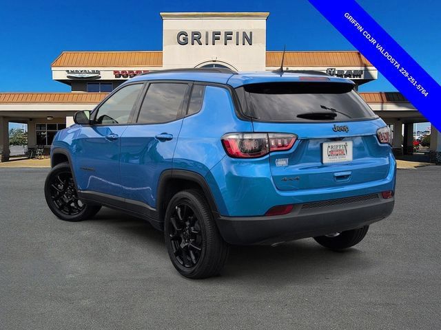Used 2025 Jeep Compass Latitude w/ Sun & Sound Group AWD/4WD image 9