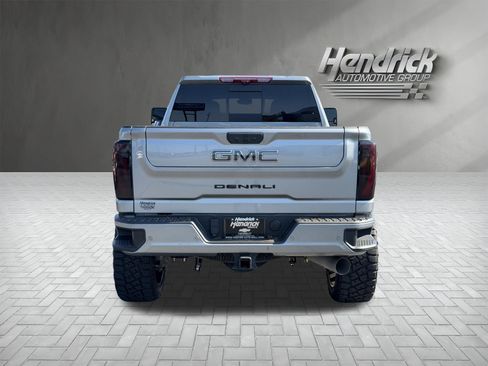 Used 2025 GMC Sierra 2500 Denali Ultimate AWD/4WD image 9