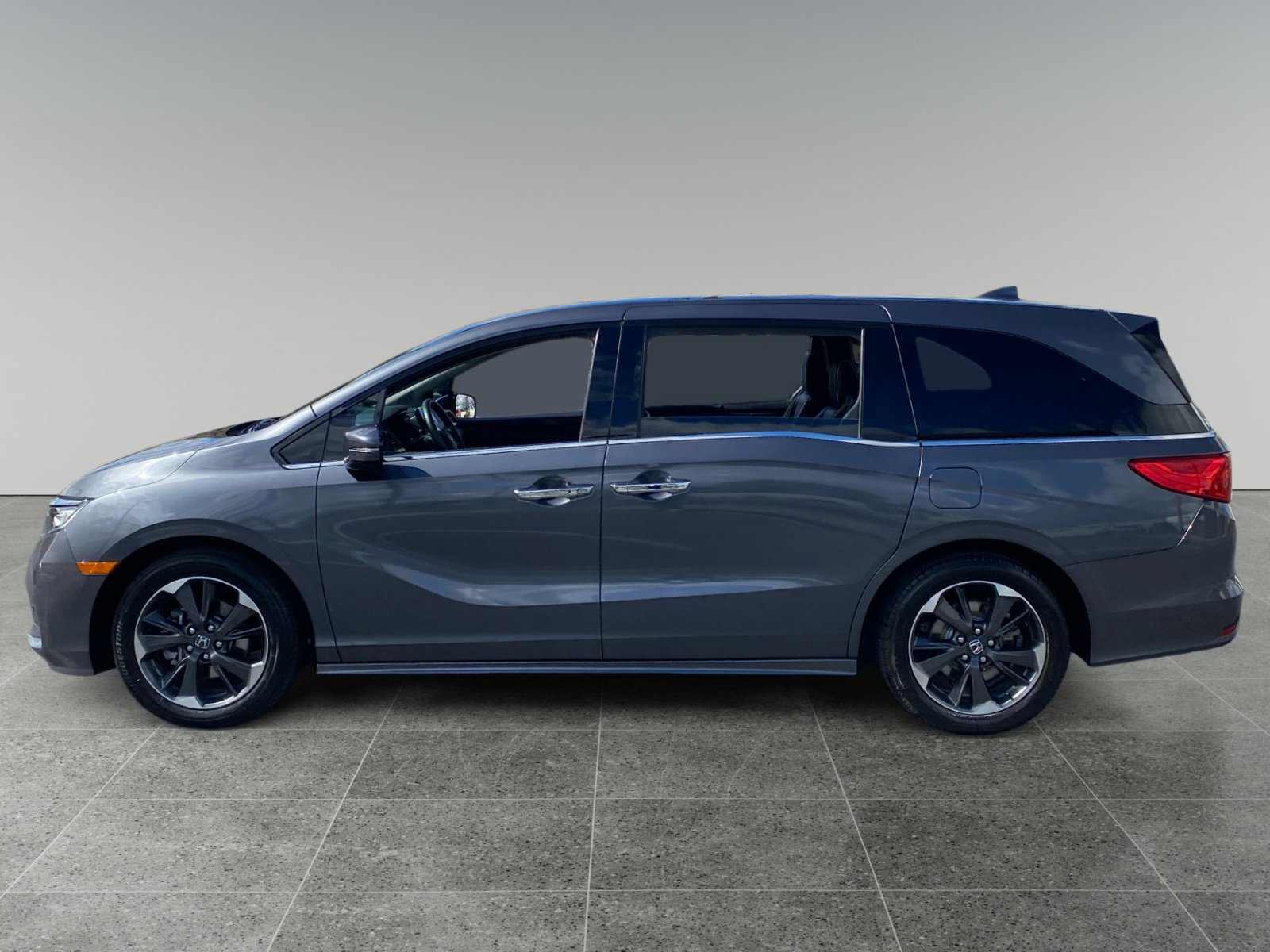 Used 2024 Honda Odyssey Elite image 2