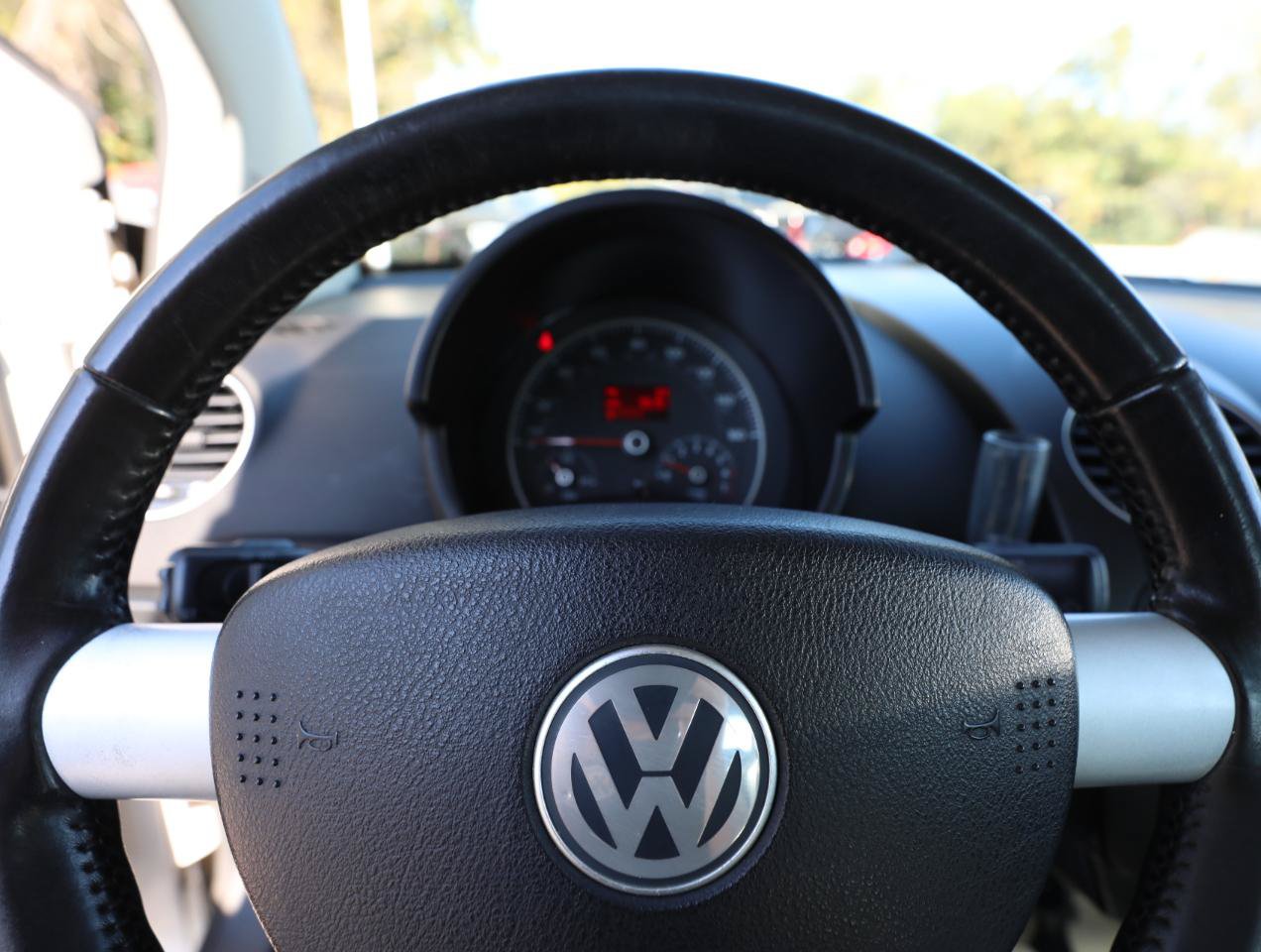 Used 2009 Volkswagen Beetle S FWD image 18