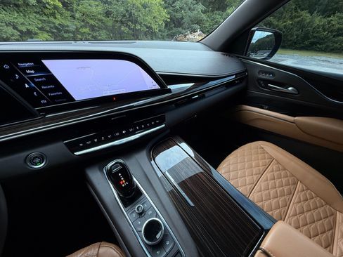Used 2022 Cadillac Escalade ESV Sport w/ Touring Package AWD/4WD image 37