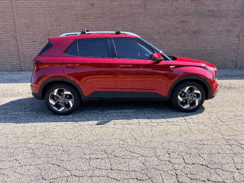 Used 2025 Hyundai Venue SEL FWD image 6