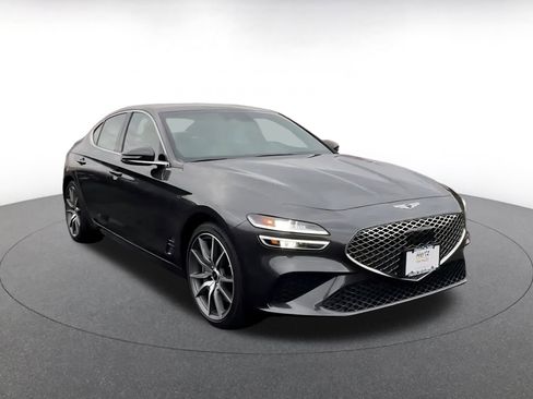 Used 2025 Genesis G70 2.5T image 3