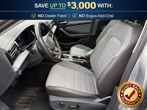 Used 2025 Volkswagen Jetta SE image 14