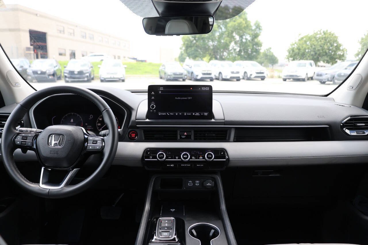 Used 2025 Honda Pilot Touring image 14