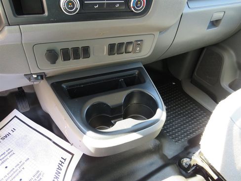 Used 2020 Nissan NV 2500 S image 8