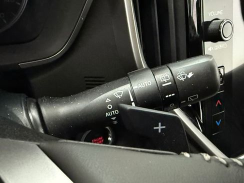 Used 2024 Subaru Ascent Touring AWD/4WD image 12