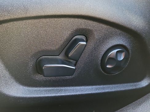 Used 2020 Jeep Renegade Limited w/ UConnect 8.4 Nav Group AWD/4WD image 17