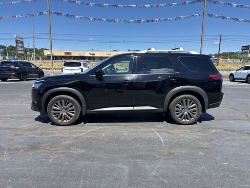 Used 2023 Nissan Pathfinder SL w/ SL Premium Package AWD/4WD image 7