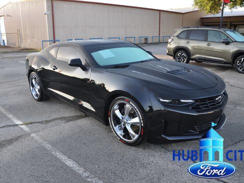 Used 2020 Chevrolet Camaro LT RWD image 7
