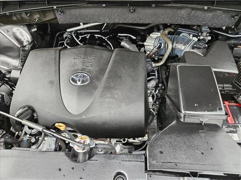 Used 2019 Toyota Highlander XLE image 19