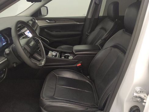 Used 2022 Jeep Grand Cherokee Limited 4xe w/ Luxury Tech Group II AWD/4WD image 17