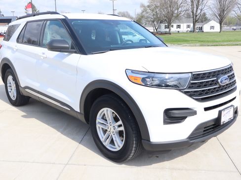 Used 2024 Ford Explorer XLT w/ Class IV Trailer Tow Package image 3