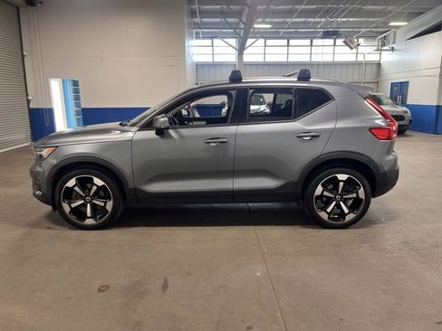 Used 2019 Volvo XC40 T5 Momentum image 6