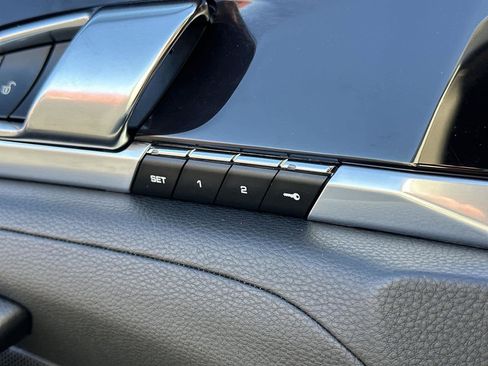 Used 2016 Porsche Panamera 4 image 30