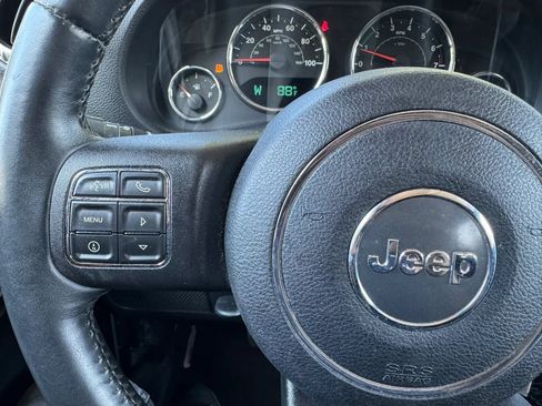 Used 2015 Jeep Wrangler Unlimited Sahara w/ Connectivity Group AWD/4WD image 19