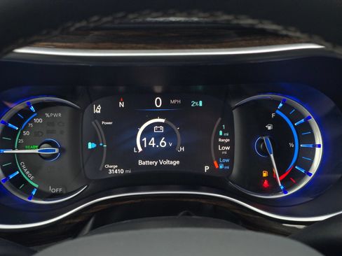 Used 2022 Chrysler Pacifica Limited FWD image 36