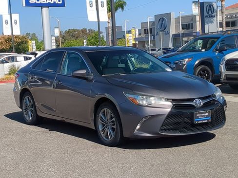 Used 2016 Toyota Camry SE w/ Moonroof Package FWD image 7