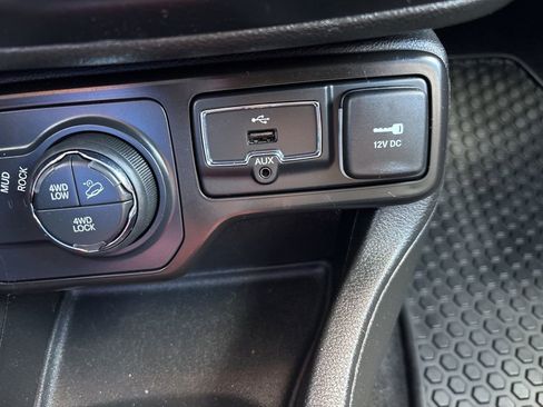 Used 2021 Jeep Renegade Trailhawk w/ Trailer Tow Group image 33