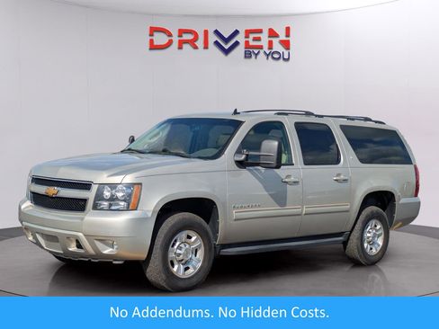 Used 2013 Chevrolet Suburban 2500 LT image 1