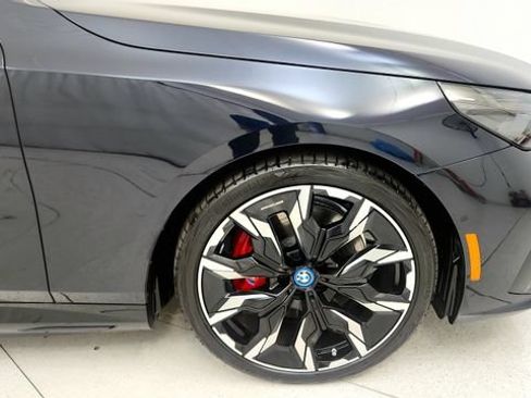 Used 2024 BMW i5 eDrive40i w/ M Sport Package RWD image 21