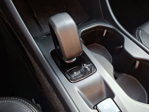 Certified 2025 Volvo XC40 B5 Core image 15